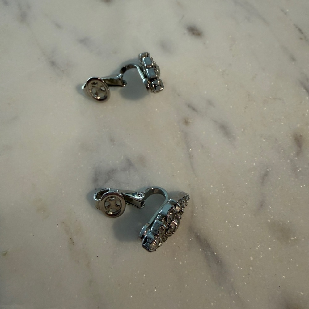 Elegant Vintage Silver Crystal Earrings - Picture 4 of 5